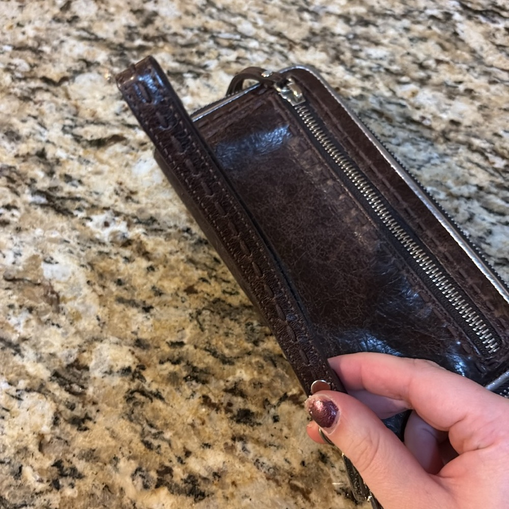 Brown leather Lockheart wristlet - Picture 10 of 10